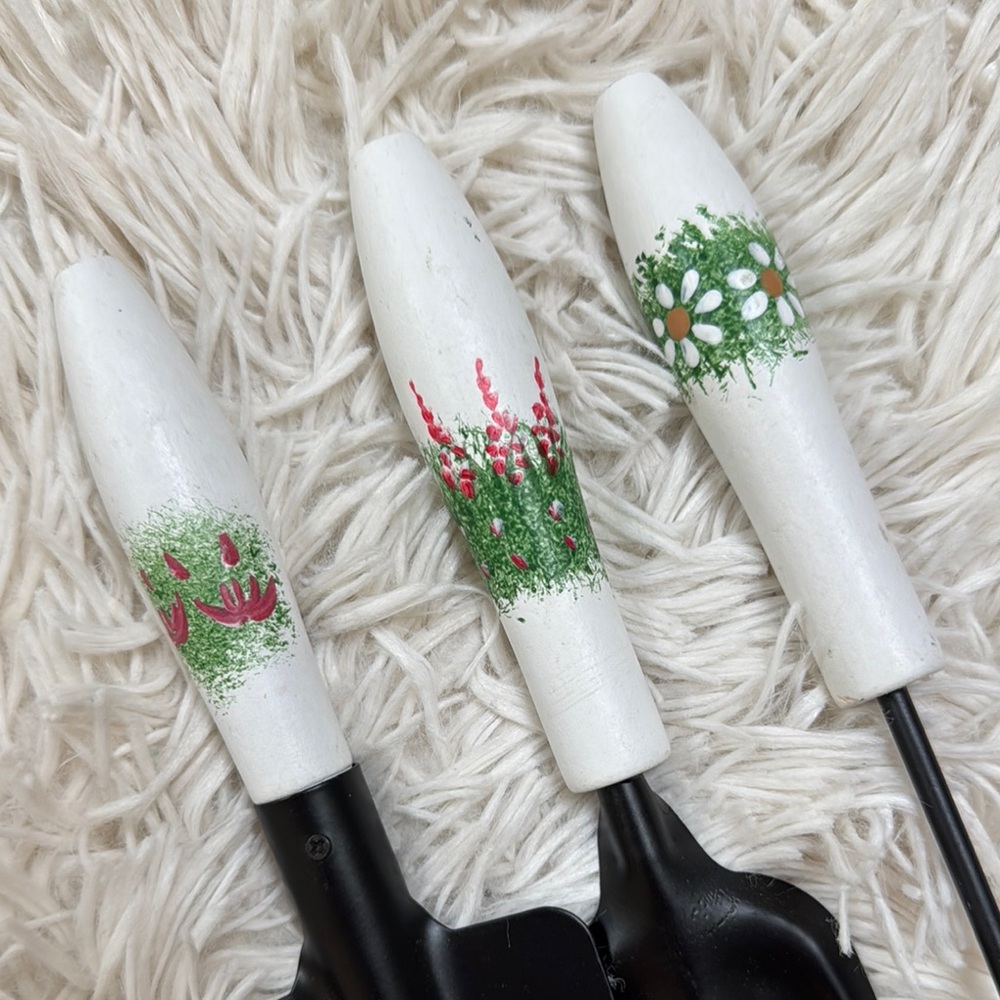 🎉HP🎉 Christmas Tree Shop Garden Tool Set with Floral Honey Bee Box 💗 - Picture 6 of 15
